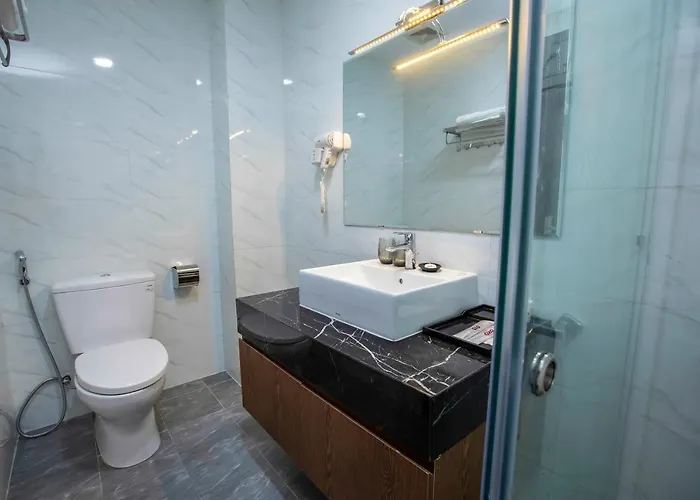 Hoang Long Hotel 2*